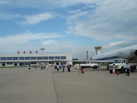 齊齊哈爾三家子機(jī)場(chǎng)
